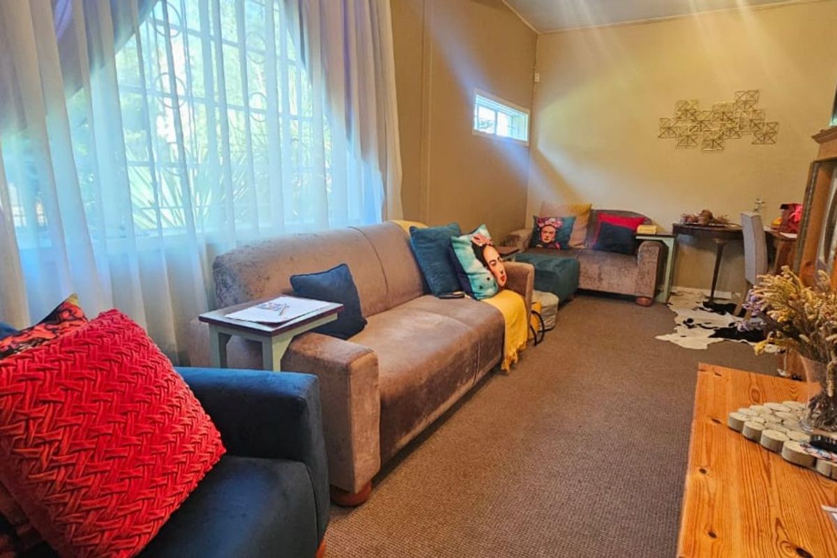 House For Sale in New Park - Photo 2