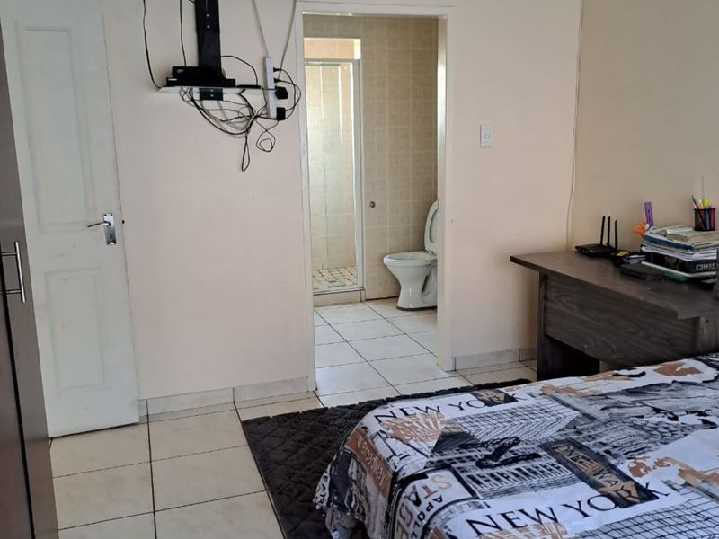 Townhouse For Sale in Tasbet Park - Photo 8