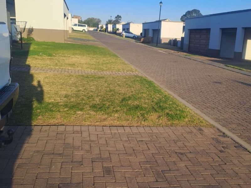 Townhouse For Sale in Tasbet Park - Photo 2