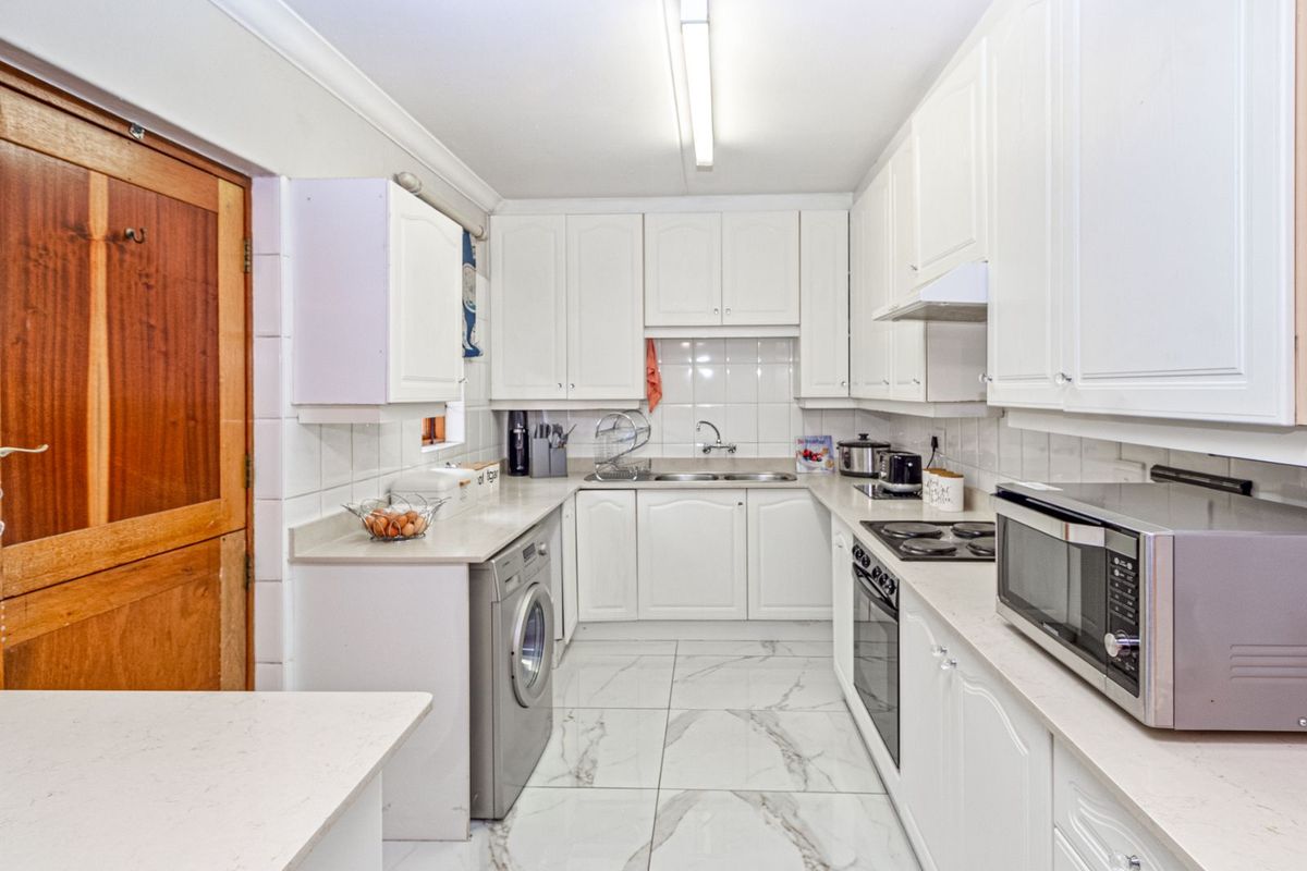 House For Sale in Lonehill - Photo 3