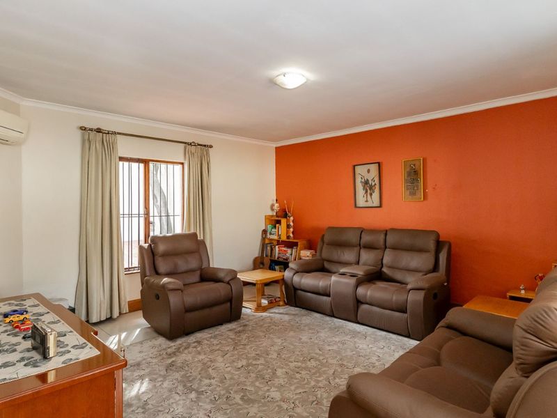 House For Sale in Bryanston East - Photo 5