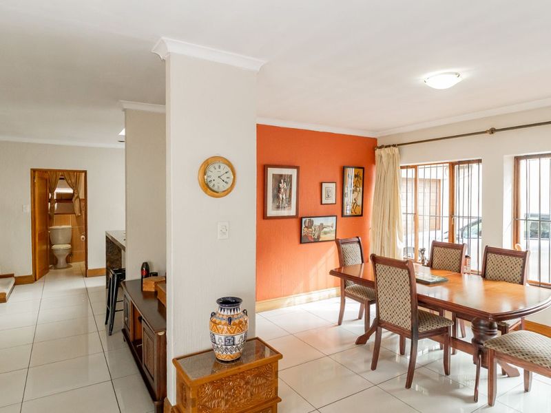 House For Sale in Bryanston East - Photo 10