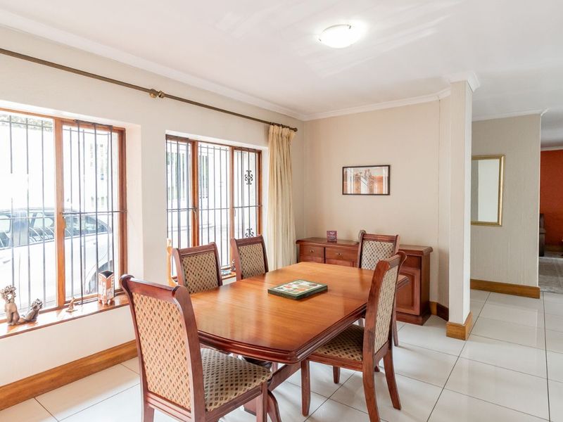 House For Sale in Bryanston East - Photo 9
