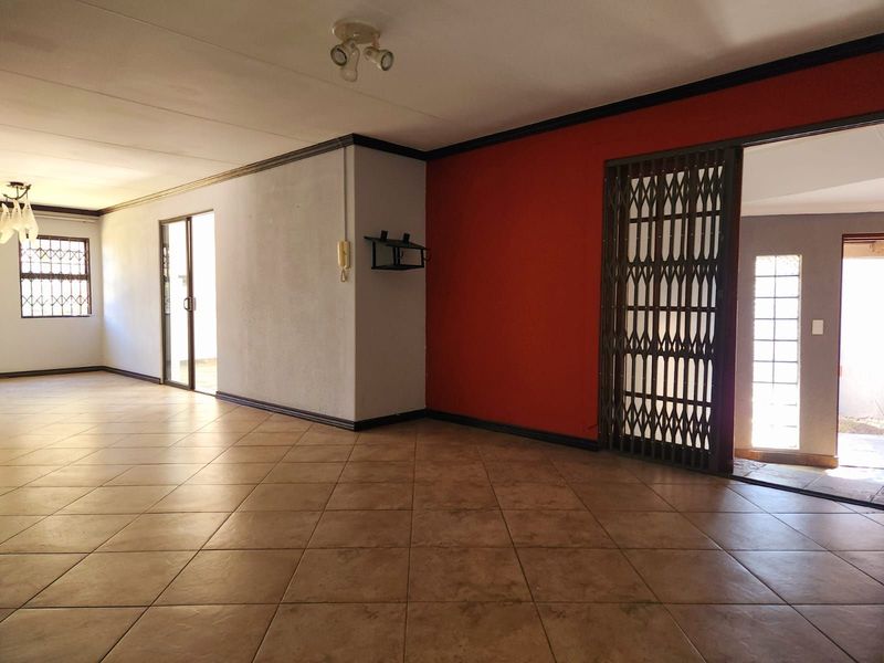 House For Sale in Secunda Central - Photo 3