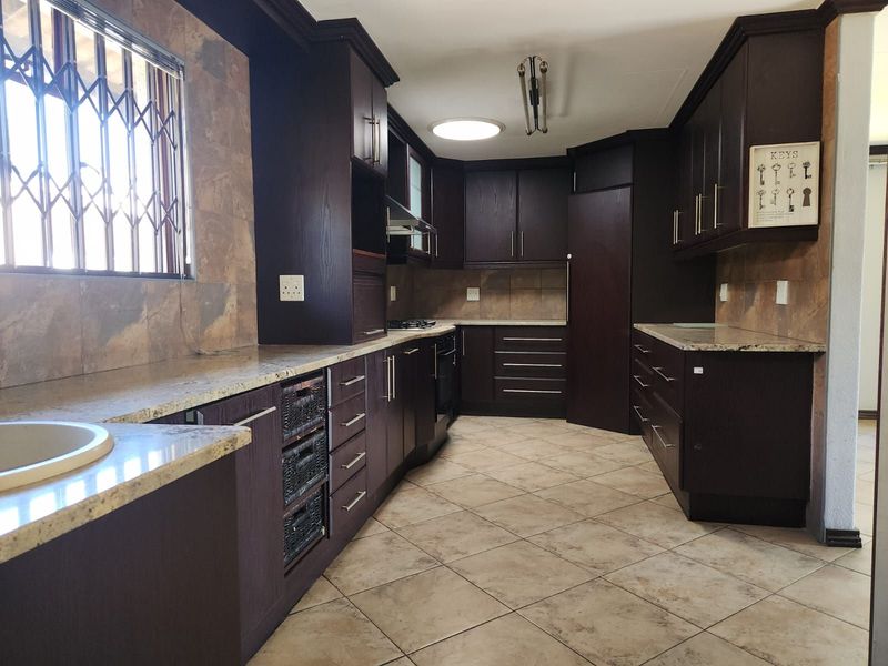 House For Sale in Secunda Central - Photo 4