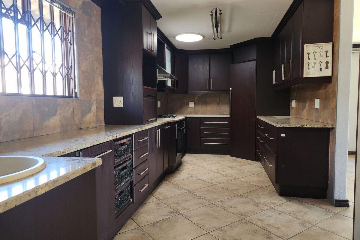 House For Sale in Secunda Central - Photo 4