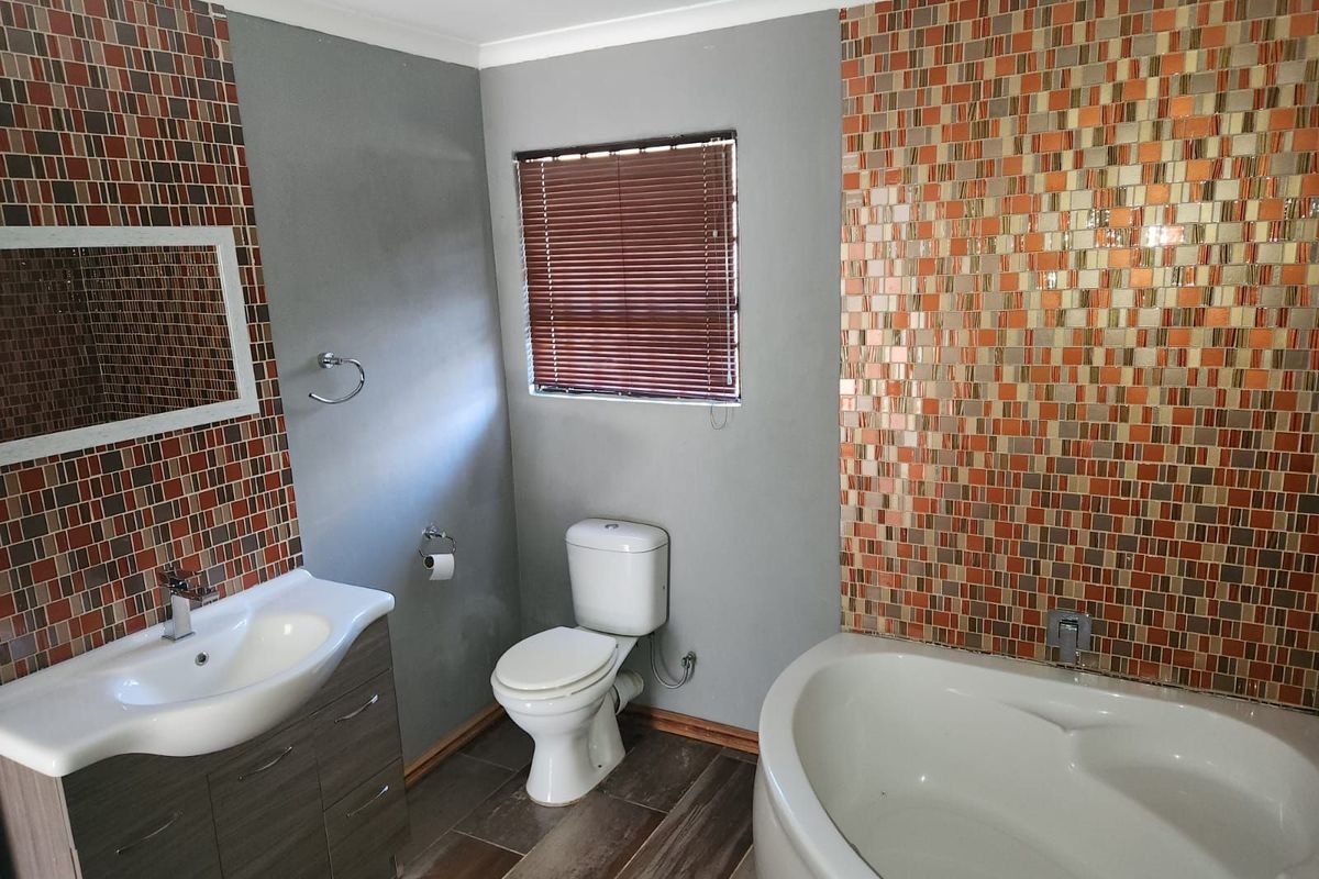 House For Sale in Secunda Central - Photo 5