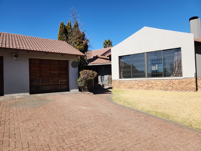 House For Sale in Secunda Central - Photo 2