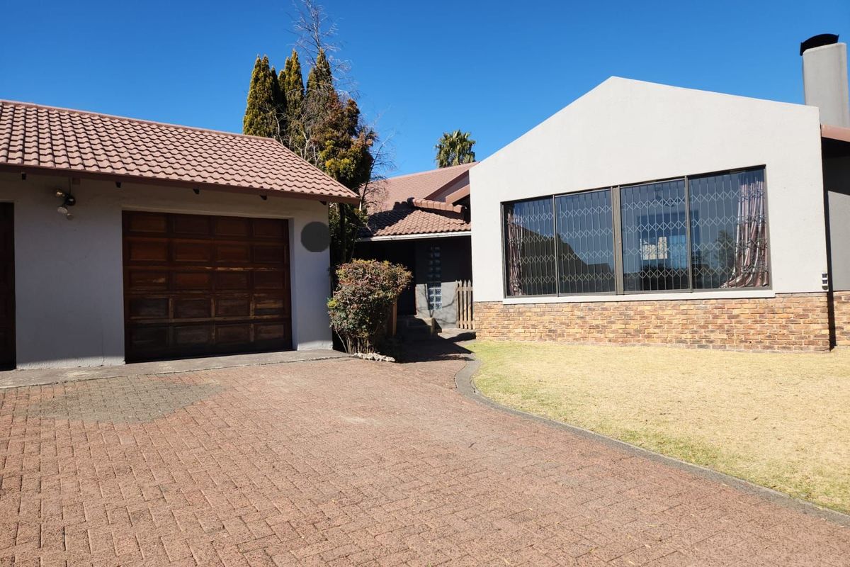 House For Sale in Secunda Central - Photo 2