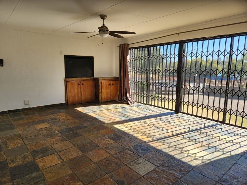 House For Sale in Secunda Central - Photo 8