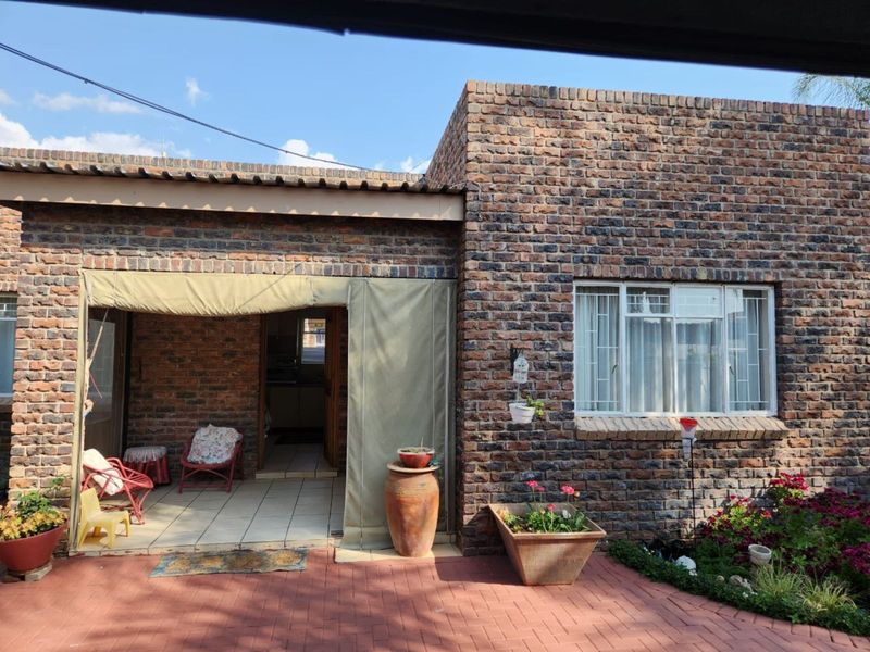 House For Sale in Penina Park - Photo 2