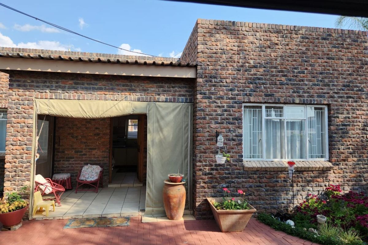 House For Sale in Penina Park - Photo 2