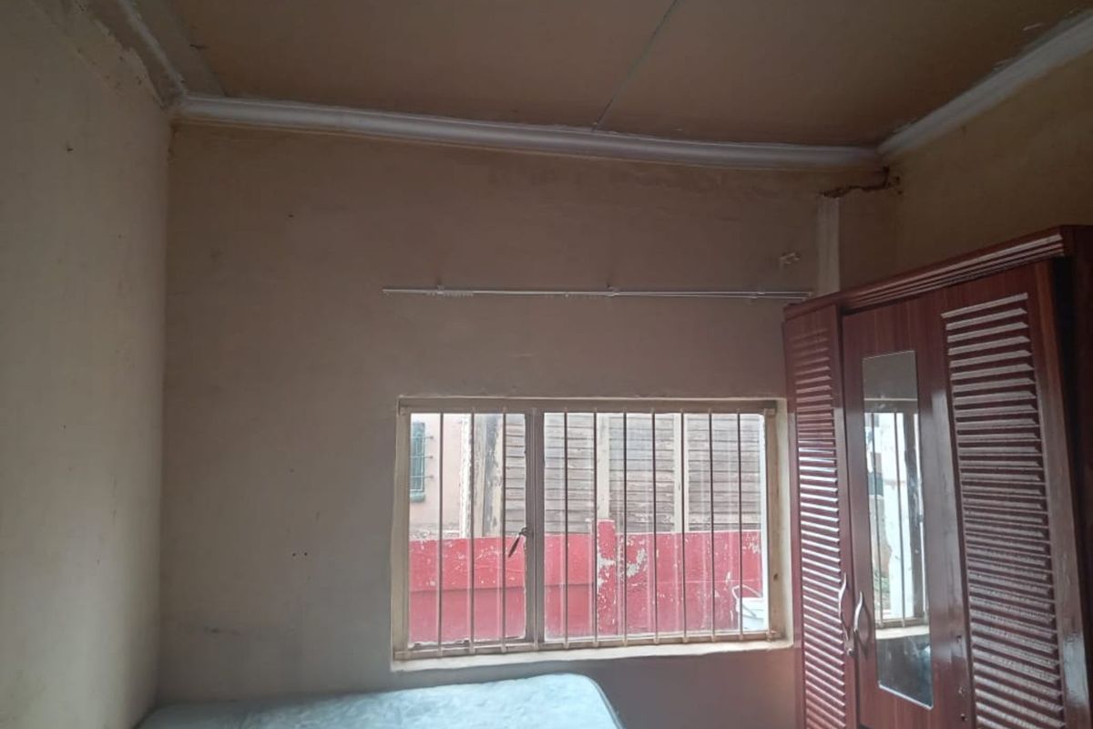 Townhouse For Sale in West Park - Photo 4