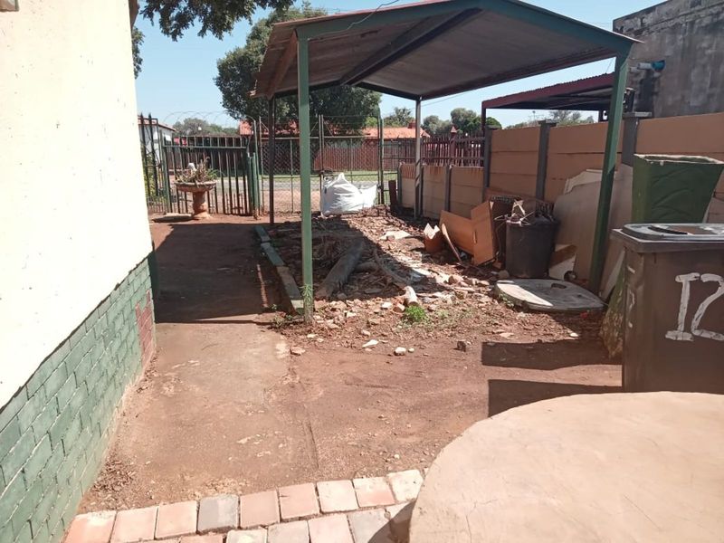 Townhouse For Sale in West Park - Photo 2