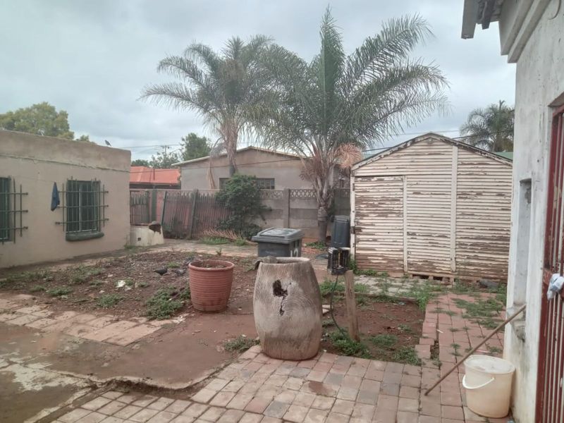 Townhouse For Sale in West Park - Photo 6