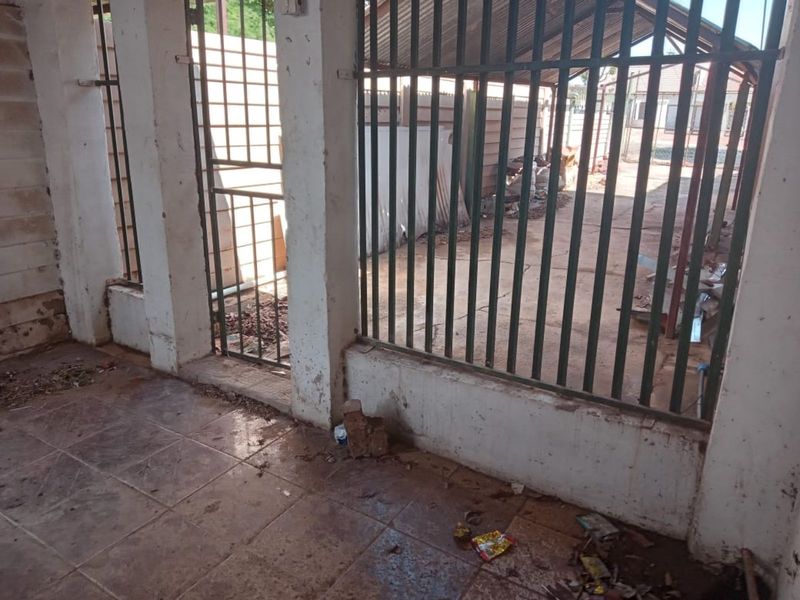 Townhouse For Sale in West Park - Photo 7