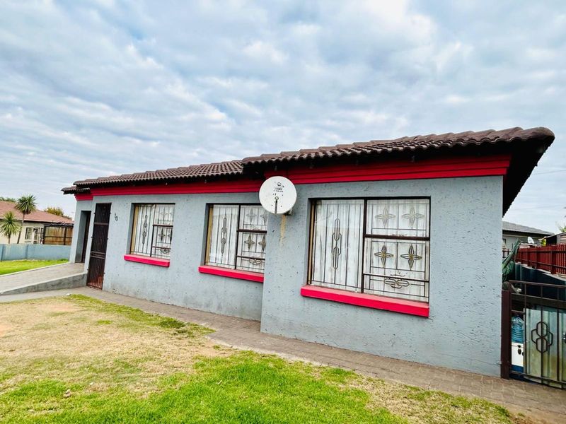 House For Sale in Klipfontein - Photo 4