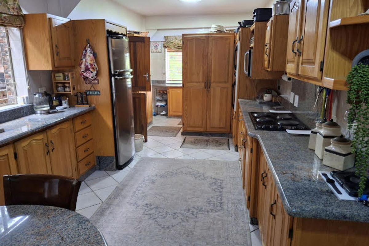 House For Sale in Pretoria North - Photo 2