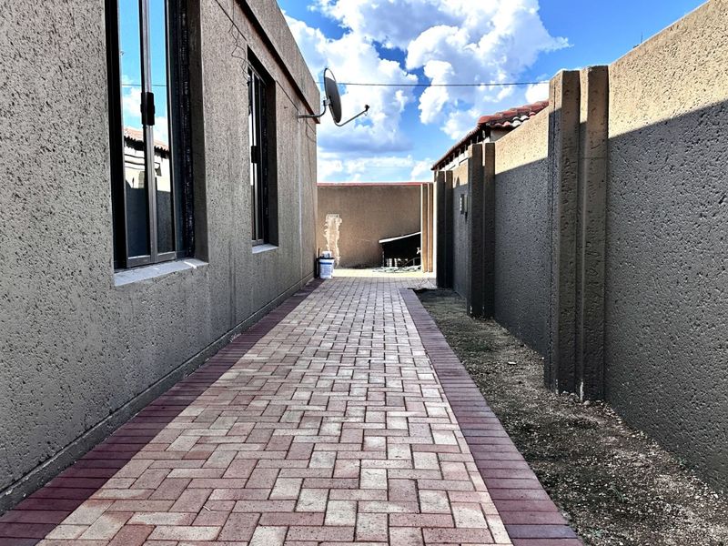 House For Sale in Ekangala - Photo 4