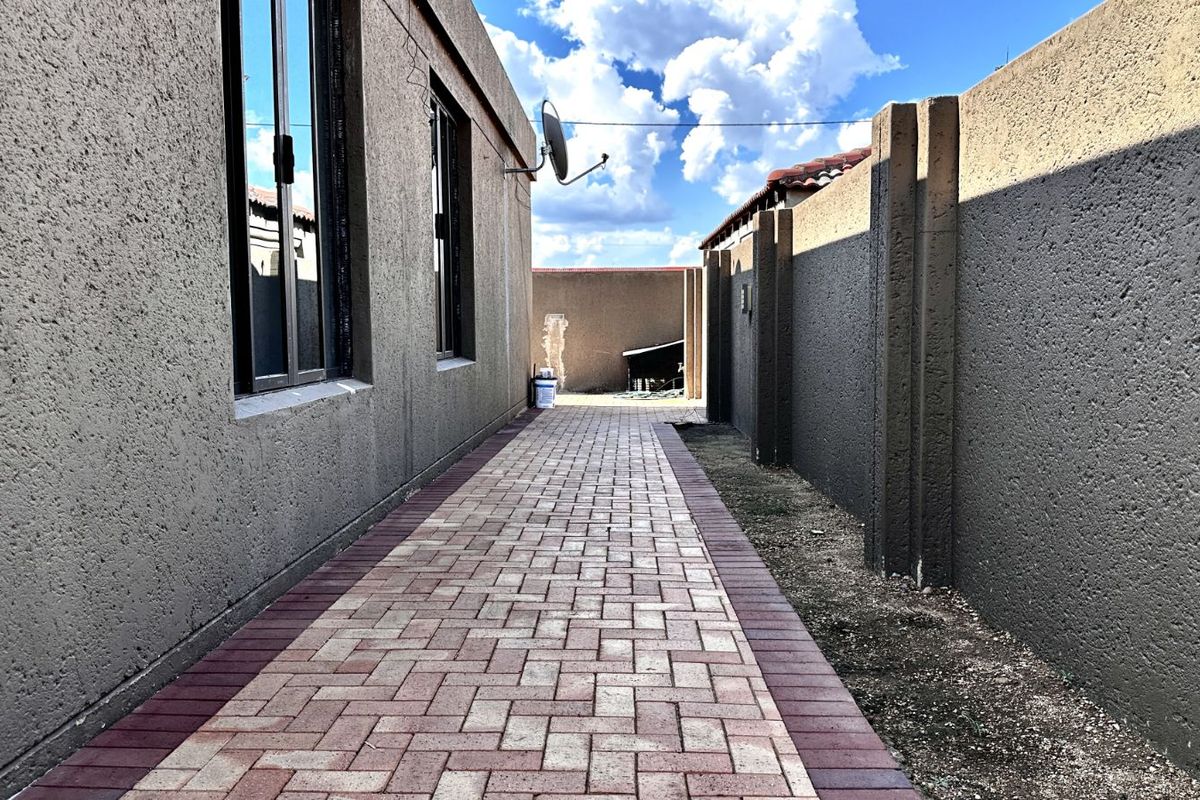 House For Sale in Ekangala - Photo 4