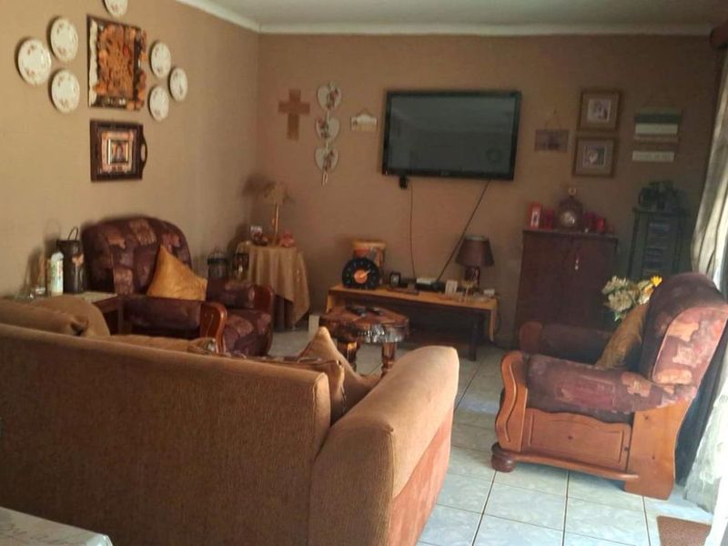 House For Sale in Flora Park - Photo 4