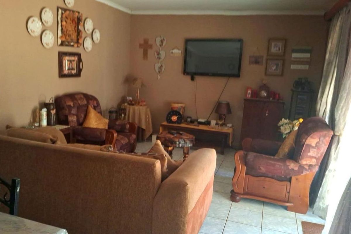 House For Sale in Flora Park - Photo 4