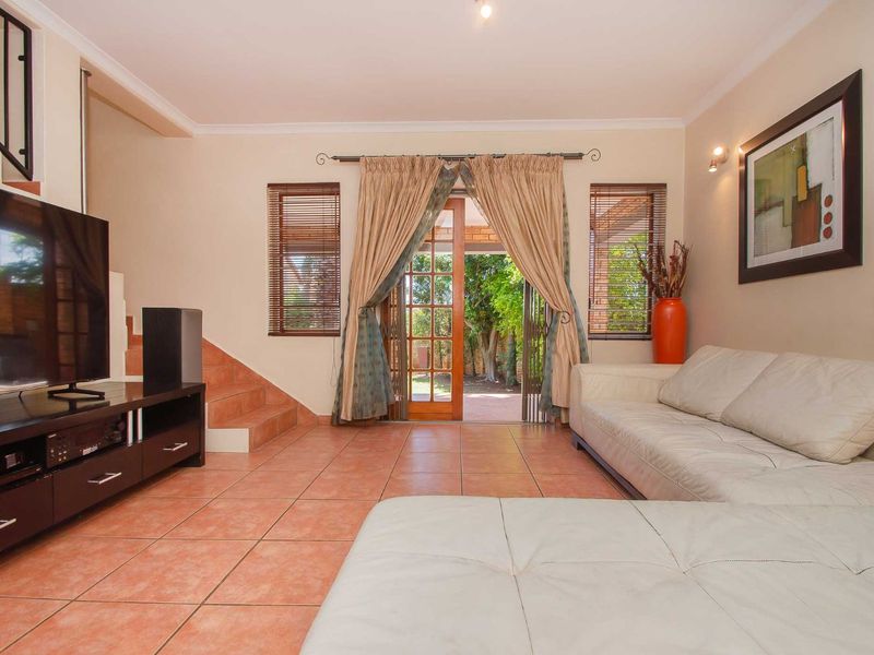 Townhouse For Sale in Ruimsig - Photo 9