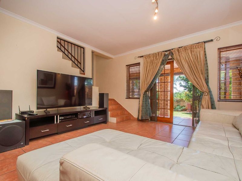 Townhouse For Sale in Ruimsig - Photo 8