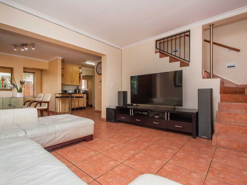 Townhouse For Sale in Ruimsig - Photo 7