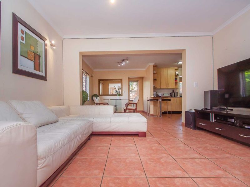 Townhouse For Sale in Ruimsig - Photo 6