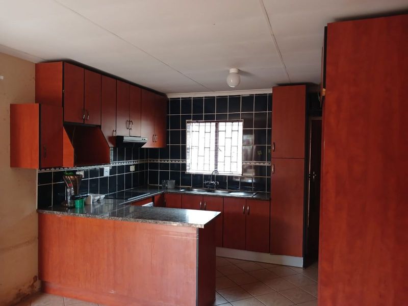 House For Sale in The Orchards - Photo 3