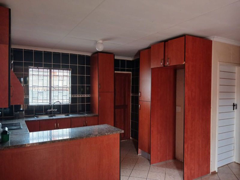 House For Sale in The Orchards - Photo 2