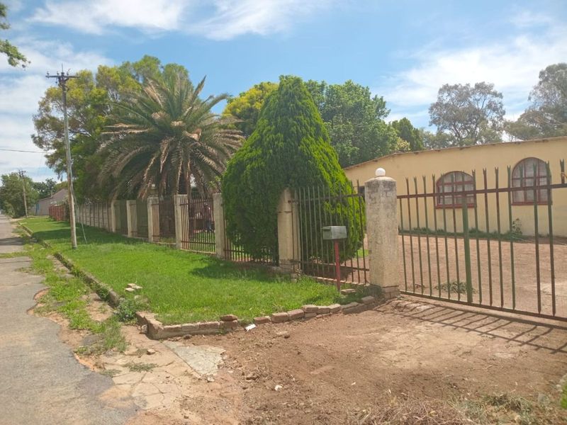 House For Sale in Vredefort Central - Photo 2