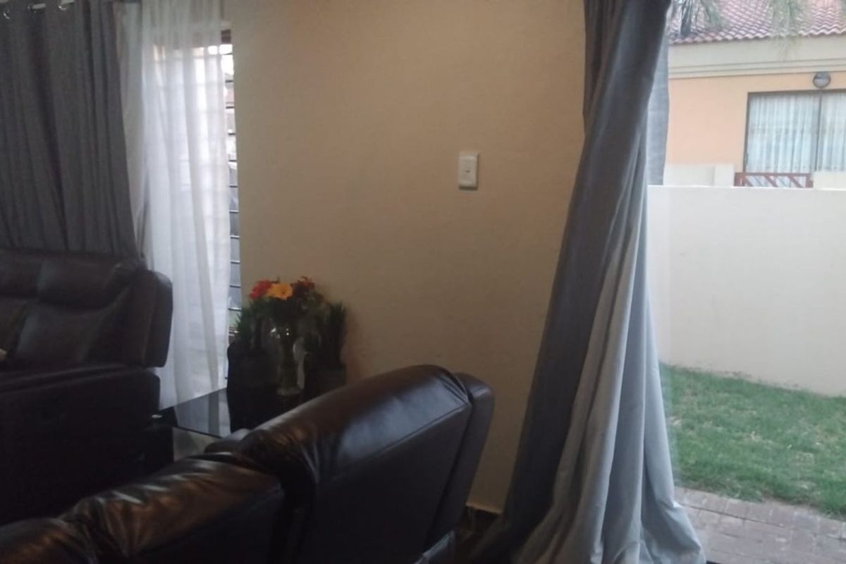 House For Sale in Reyno Ridge - Photo 2