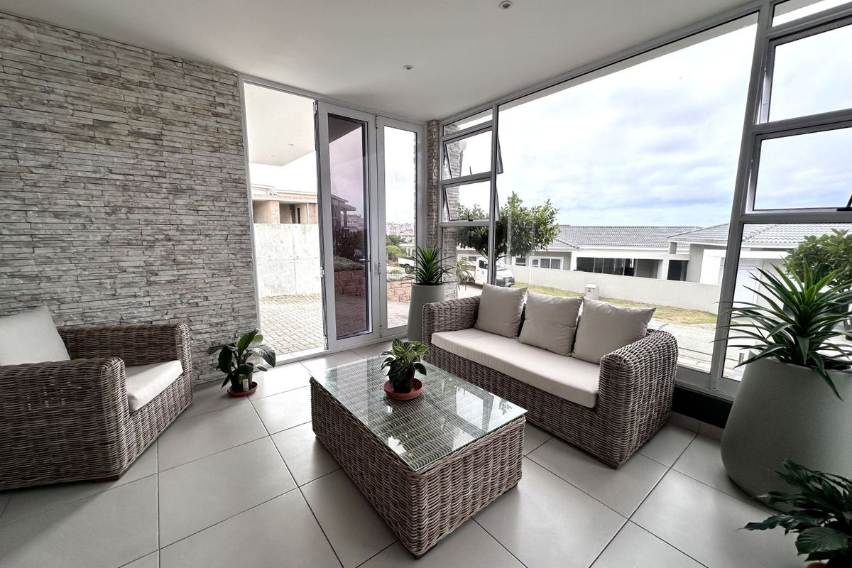 House For Sale in Pinnacle Point Golf Estate - Photo 4