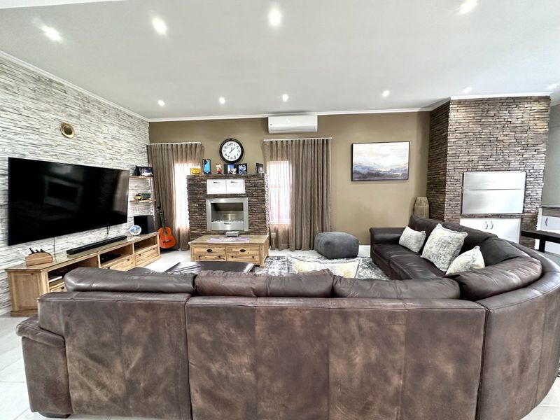 House For Sale in Pinnacle Point Golf Estate - Photo 8