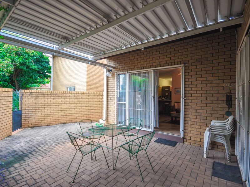 Townhouse For Sale in Faerie Glen - Photo 10