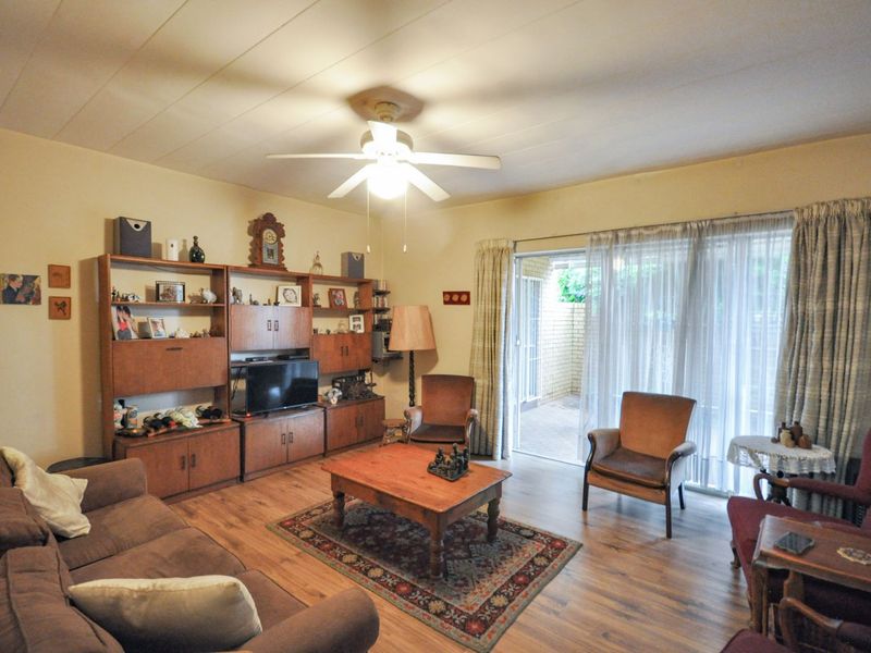 Townhouse For Sale in Faerie Glen - Photo 3