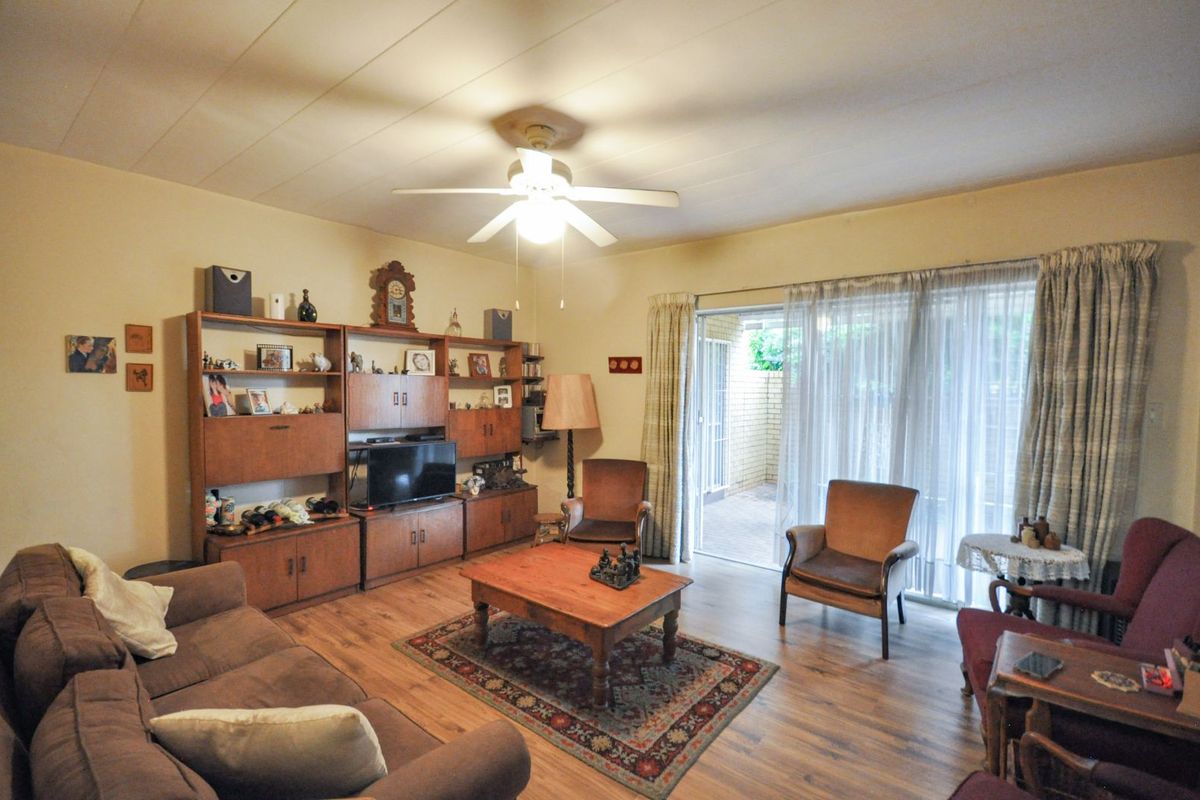 Townhouse For Sale in Faerie Glen - Photo 3