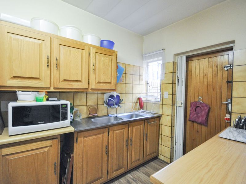 Townhouse For Sale in Faerie Glen - Photo 7