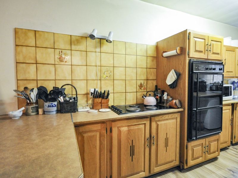 Townhouse For Sale in Faerie Glen - Photo 6