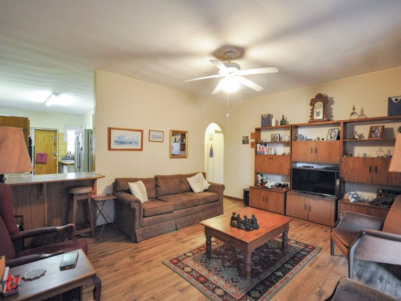 Townhouse For Sale in Faerie Glen - Photo 2