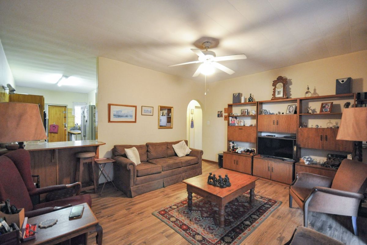 Townhouse For Sale in Faerie Glen - Photo 2