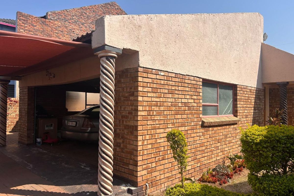 House For Sale in Ivy Park - Photo 4