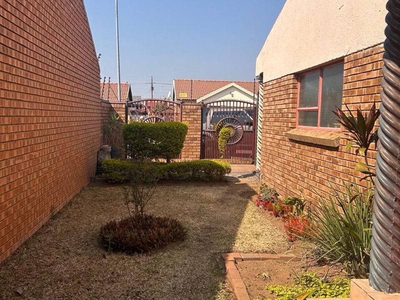 House For Sale in Ivy Park - Photo 5