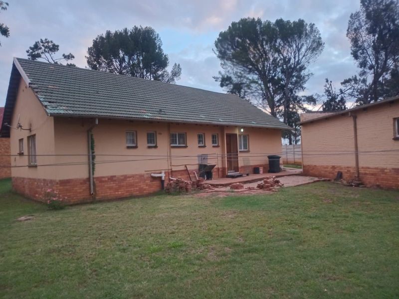 House For Sale in Stilfontein Ext 3 - Photo 2