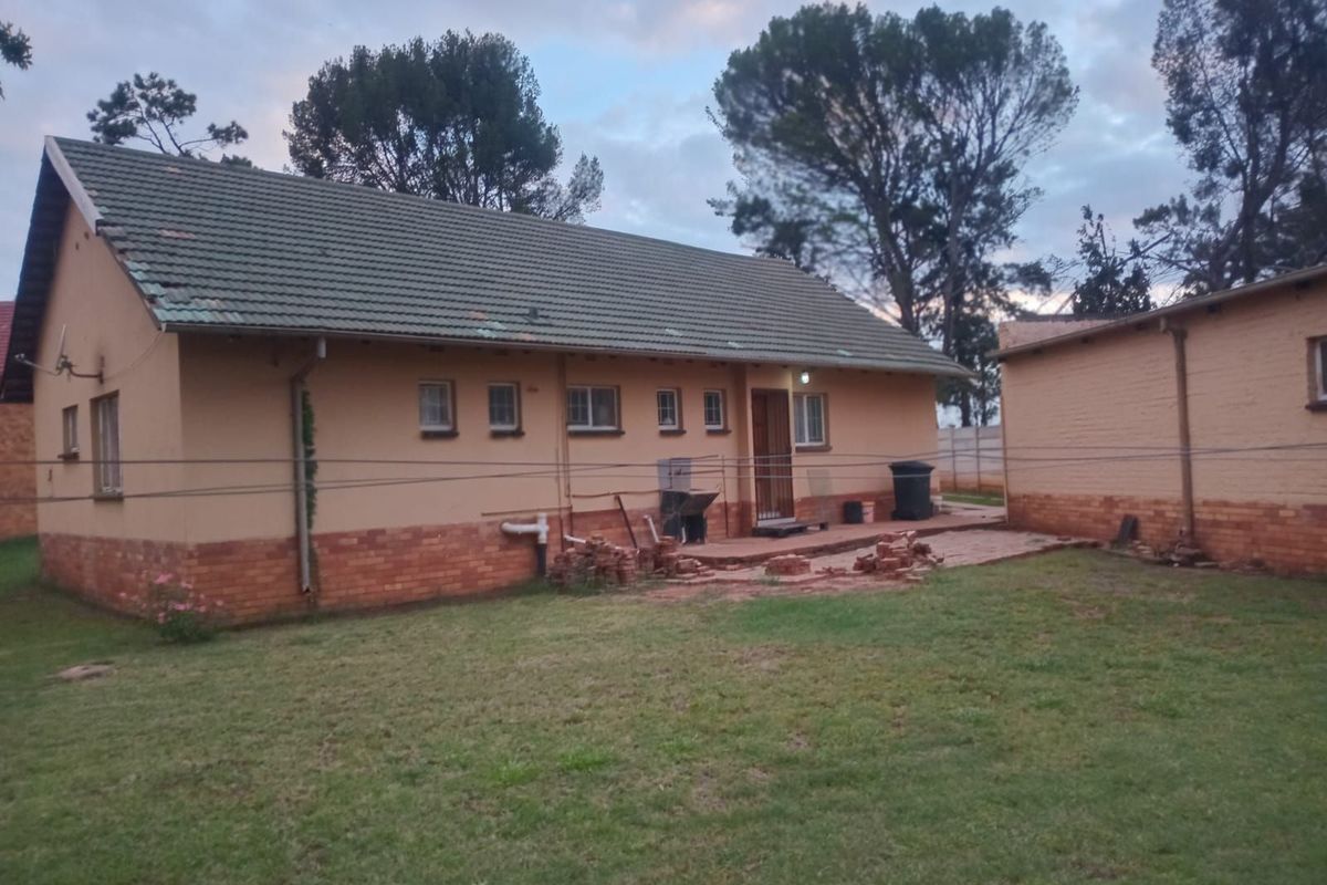House For Sale in Stilfontein Ext 3 - Photo 2