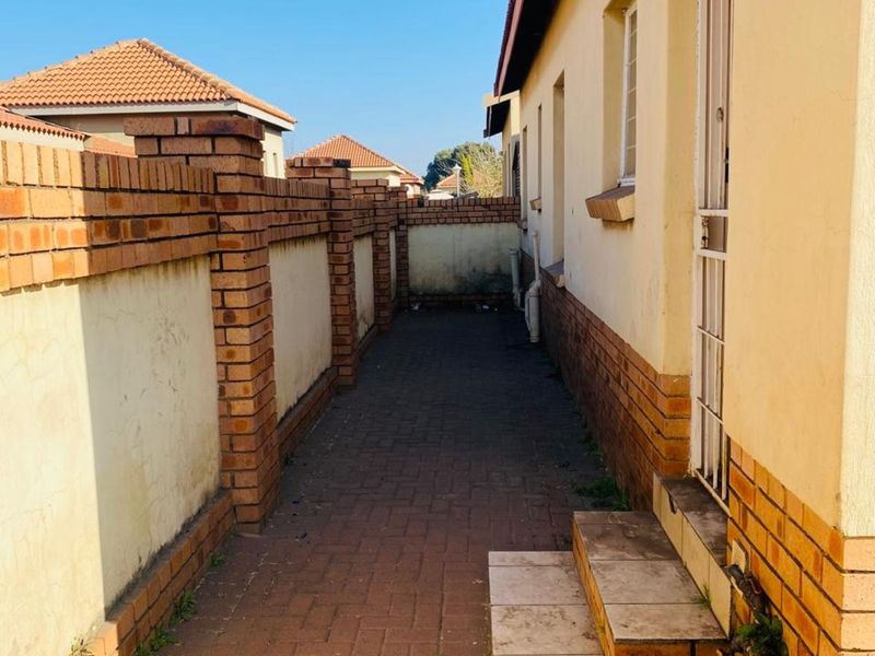 Townhouse For Sale in Reyno Ridge - Photo 3