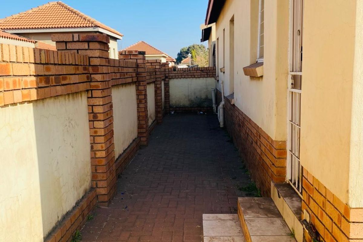 Townhouse For Sale in Reyno Ridge - Photo 3