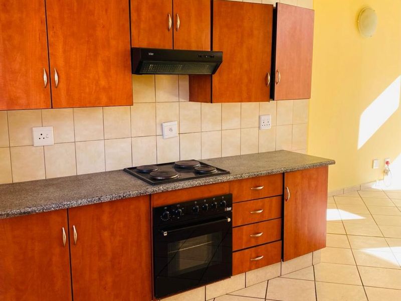 Townhouse For Sale in Reyno Ridge - Photo 2